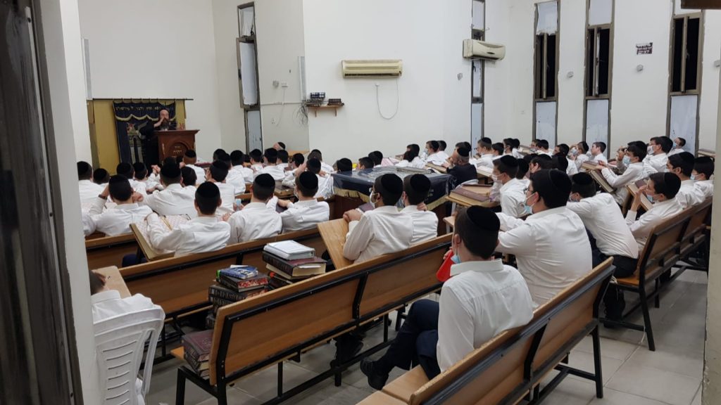 תיעוד: הגר"ג הוניגסברג בעצרות מספד במלאת שלוש שנים לפטירת סבו