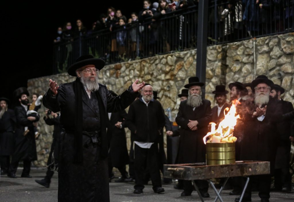 תיעוד: האדמו"ר מפינסק קרלין עם חסידיו במירון