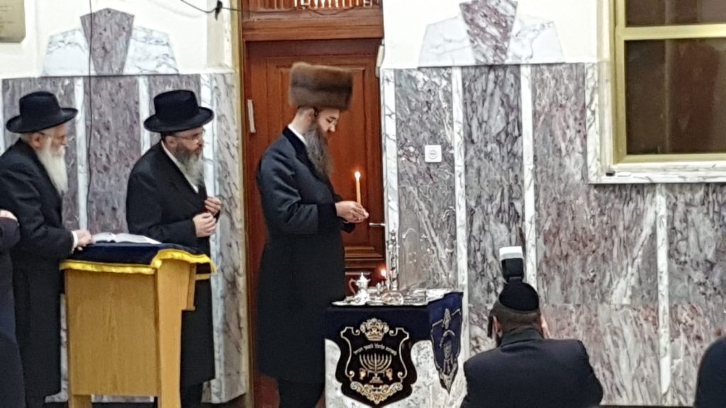 האדמו"ר מסאדיגורה ירושלים בהדלקת נרות וחלוקת מעות חנוכה • צפו האדמו"ר מסאדיגורה ירושלים בהדלקת נרות וחלוקת מעות חנוכה • צפו