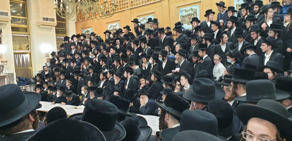 האדמו"ר מסאדיגורה ירושלים בהדלקת נרות וחלוקת מעות חנוכה • צפו האדמו"ר מסאדיגורה ירושלים בהדלקת נרות וחלוקת מעות חנוכה • צפו