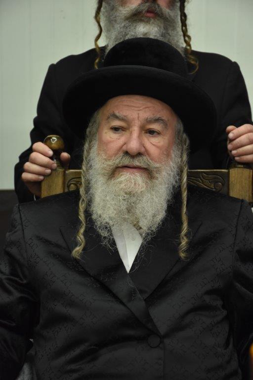 גלריה: האדמו"ר מאשלג בהדלקת נר ראשון חנוכה בביתו גלריה: האדמו"ר מאשלג בהדלקת נר ראשון חנוכה בביתו