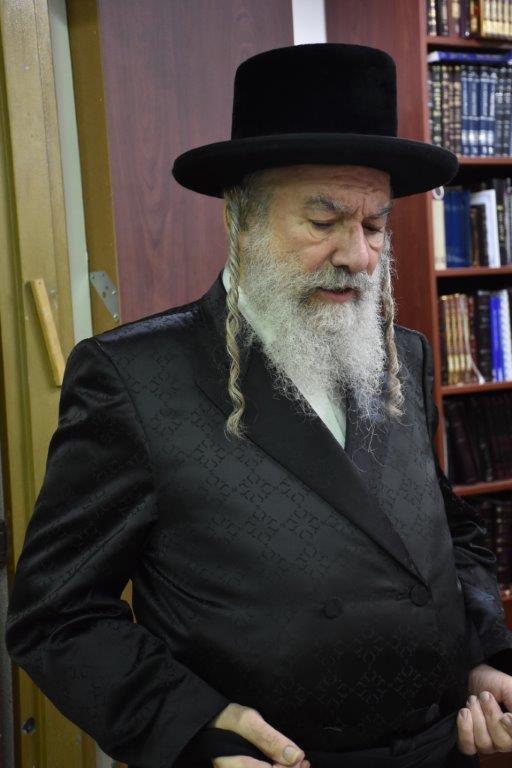 גלריה: האדמו"ר מאשלג בהדלקת נר ראשון חנוכה בביתו גלריה: האדמו"ר מאשלג בהדלקת נר ראשון חנוכה בביתו