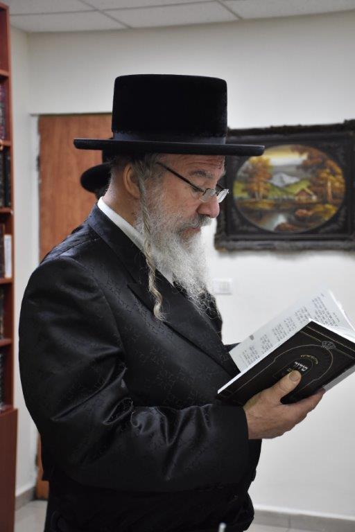 גלריה: האדמו"ר מאשלג בהדלקת נר ראשון חנוכה בביתו גלריה: האדמו"ר מאשלג בהדלקת נר ראשון חנוכה בביתו