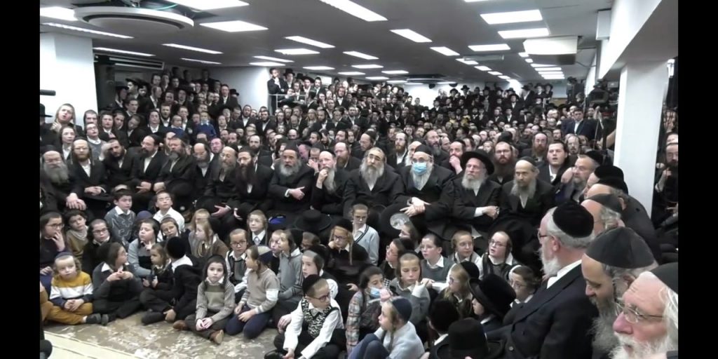 תיעוד: הדלקת נר ראשון אצל הגר"ש אלתר