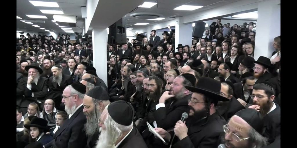 תיעוד: הדלקת נר ראשון אצל הגר"ש אלתר