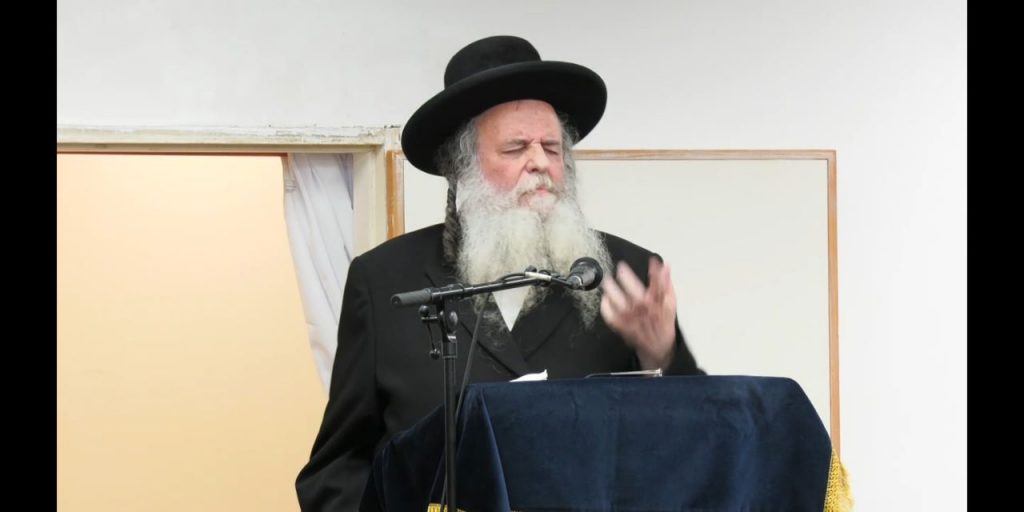 תיעוד: הדלקת נר ראשון אצל הגר"ש אלתר