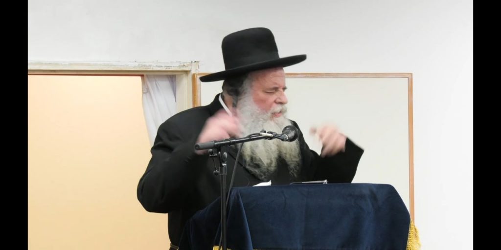 תיעוד: הדלקת נר ראשון אצל הגר"ש אלתר