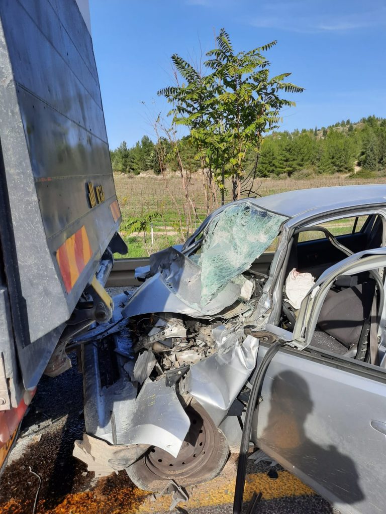 טרגדיה בכביש 1: שני ילדים נהרגו בתאונה קשה בין משאית לרכב פרטי
