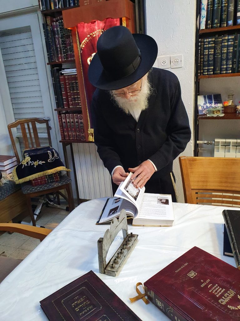 צפו: ההדלקה של הגר"ב אלישיב