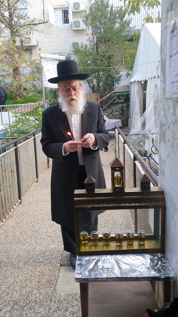 צפו: ההדלקה של הגר"ב אלישיב