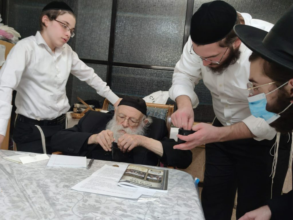 גלריית ענק: הגר"מ גריינמן ב'שיעור חג' במודיעין עילית גלריית ענק: הגר"מ גריינמן ב'שיעור חג' במודיעין עילית