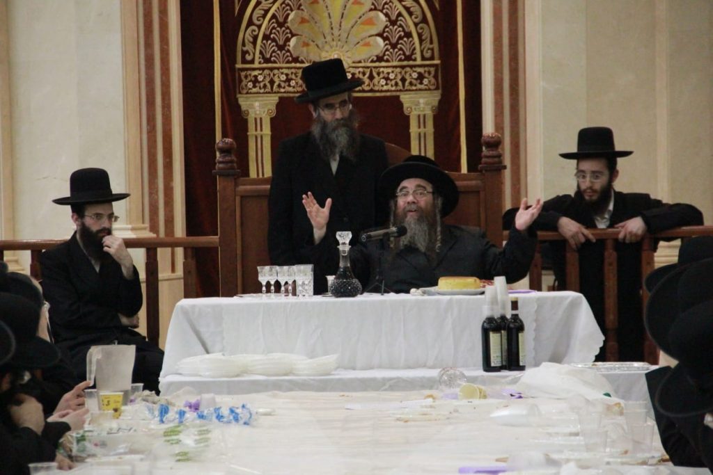 גלריה: האדמו"ר מווערצקי במסירת שיעור בישיבת גור