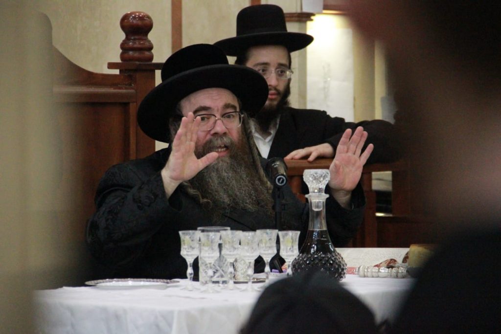 גלריה: האדמו"ר מווערצקי במסירת שיעור בישיבת גור