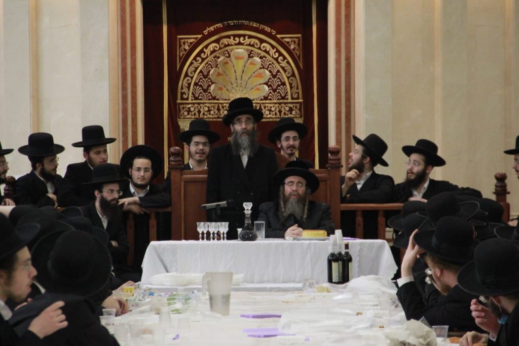 גלריה: האדמו"ר מווערצקי במסירת שיעור בישיבת גור