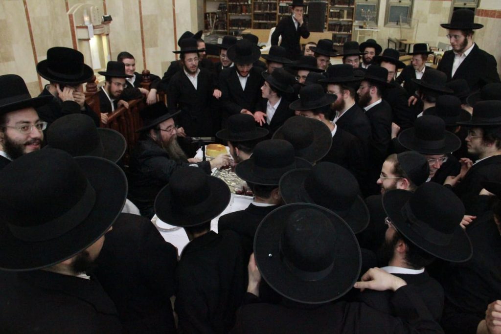 גלריה: האדמו"ר מווערצקי במסירת שיעור בישיבת גור