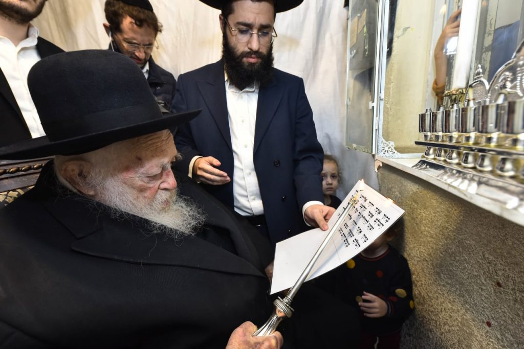 תיעוד: שר התורה בהדלקת נר חמישי