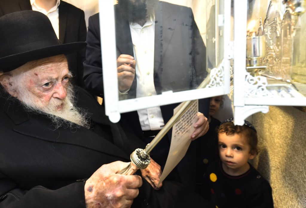 תיעוד: שר התורה בהדלקת נר חמישי