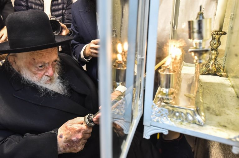 תיעוד: שר התורה בהדלקת נר חמישי