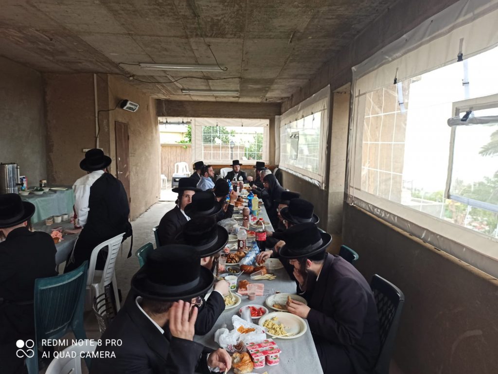 תיעוד: האדמו"ר הינוקא מלעלוב בסעודת הילולא תיעוד: האדמו"ר הינוקא מלעלוב בסעודת הילולא