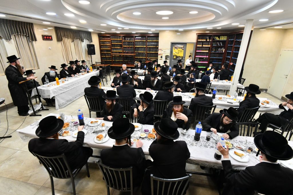 תיעוד: האדמו"ר הינוקא מלעלוב בסעודת הילולא תיעוד: האדמו"ר הינוקא מלעלוב בסעודת הילולא