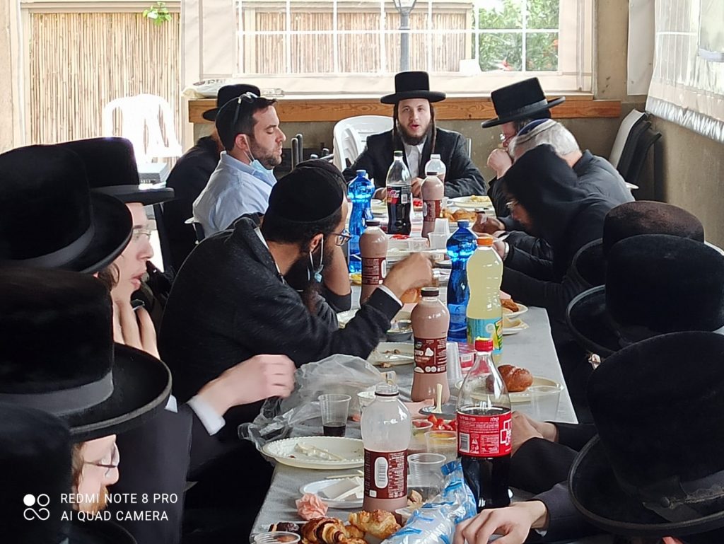 תיעוד: האדמו"ר הינוקא מלעלוב בסעודת הילולא תיעוד: האדמו"ר הינוקא מלעלוב בסעודת הילולא