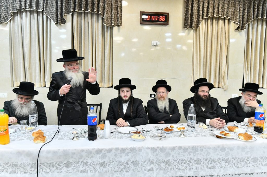 תיעוד: האדמו"ר הינוקא מלעלוב בסעודת הילולא תיעוד: האדמו"ר הינוקא מלעלוב בסעודת הילולא