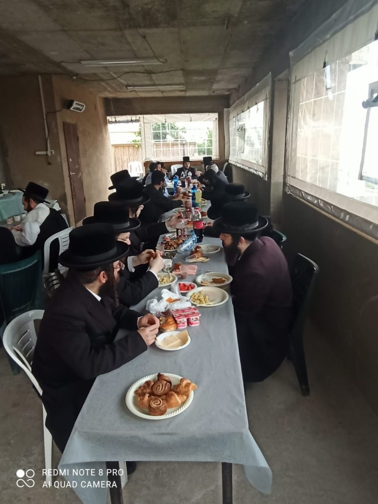 תיעוד: האדמו"ר הינוקא מלעלוב בסעודת הילולא תיעוד: האדמו"ר הינוקא מלעלוב בסעודת הילולא