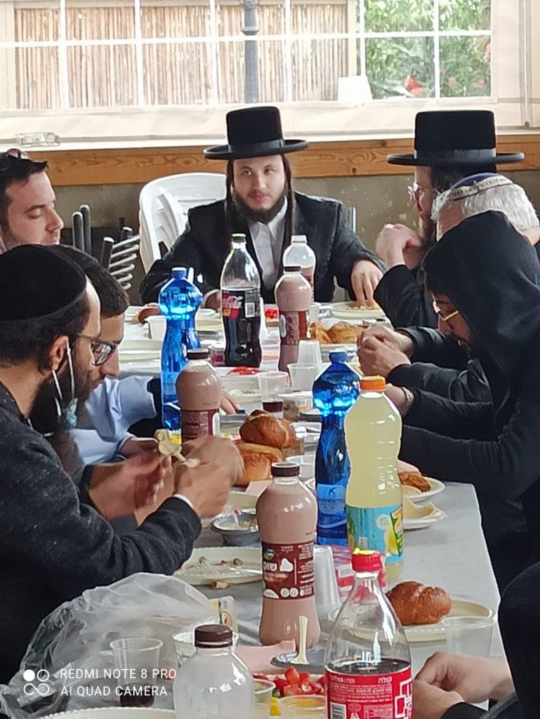 תיעוד: האדמו"ר הינוקא מלעלוב בסעודת הילולא תיעוד: האדמו"ר הינוקא מלעלוב בסעודת הילולא