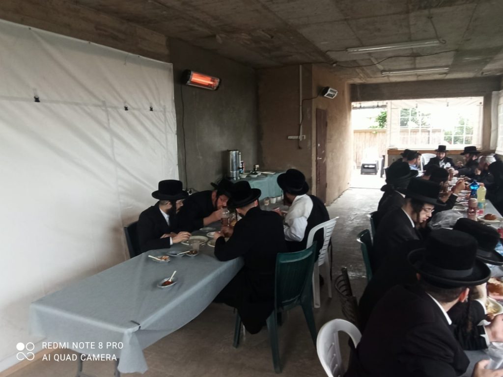 תיעוד: האדמו"ר הינוקא מלעלוב בסעודת הילולא תיעוד: האדמו"ר הינוקא מלעלוב בסעודת הילולא