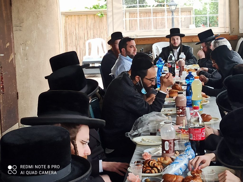 תיעוד: האדמו"ר הינוקא מלעלוב בסעודת הילולא תיעוד: האדמו"ר הינוקא מלעלוב בסעודת הילולא