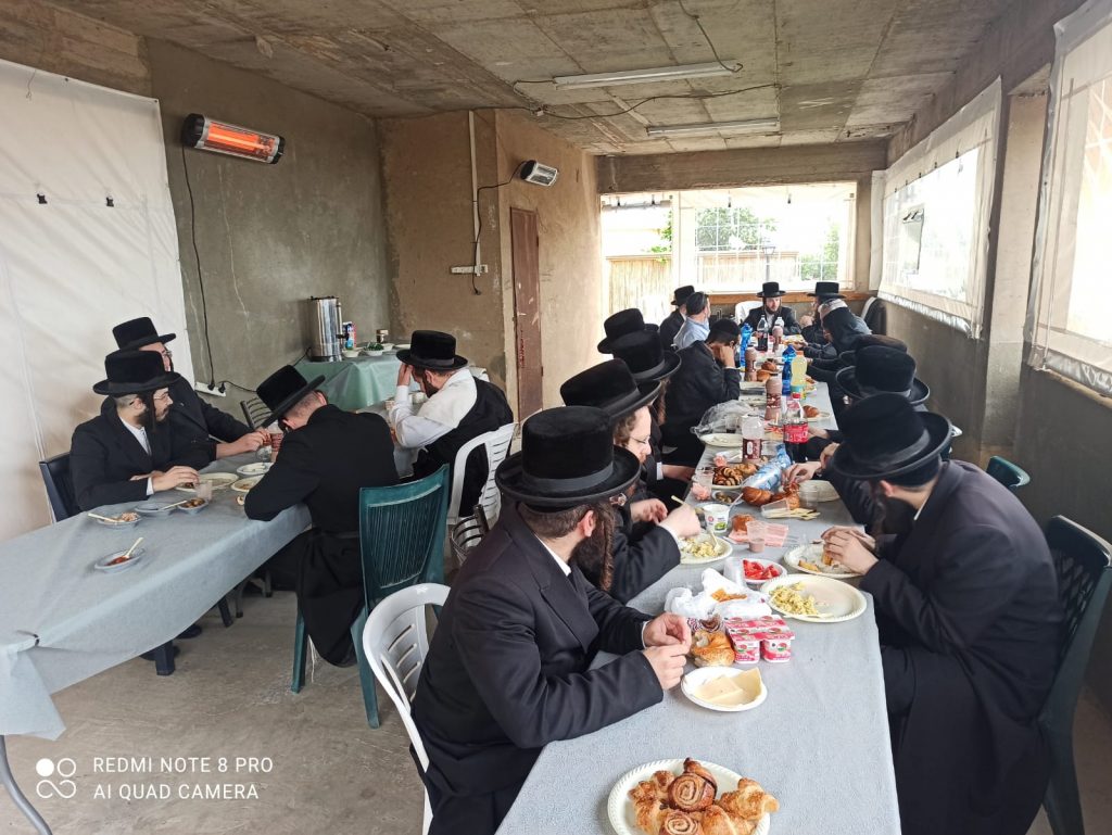 תיעוד: האדמו"ר הינוקא מלעלוב בסעודת הילולא תיעוד: האדמו"ר הינוקא מלעלוב בסעודת הילולא