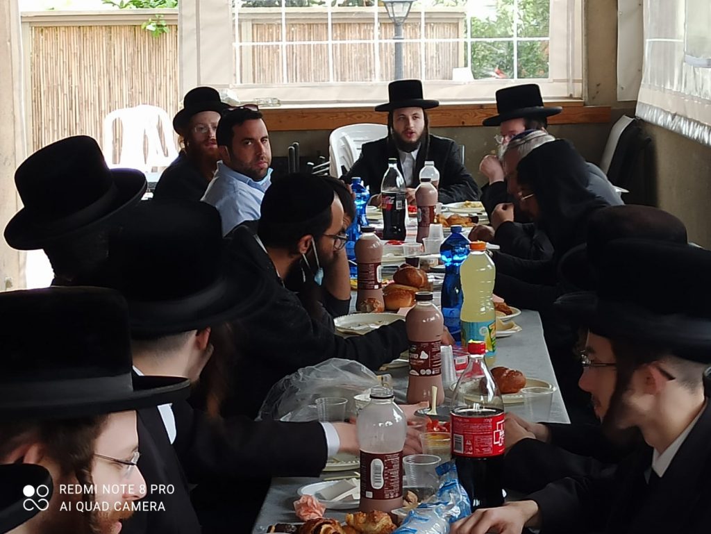 תיעוד: האדמו"ר הינוקא מלעלוב בסעודת הילולא תיעוד: האדמו"ר הינוקא מלעלוב בסעודת הילולא