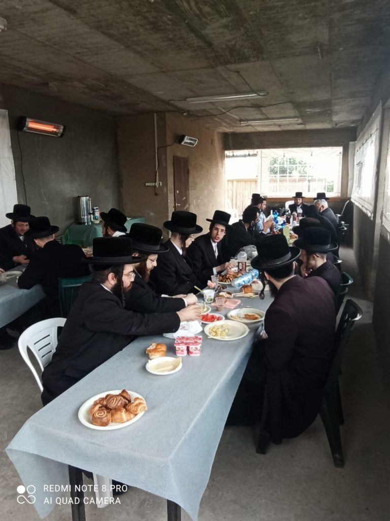 תיעוד: האדמו"ר הינוקא מלעלוב בסעודת הילולא תיעוד: האדמו"ר הינוקא מלעלוב בסעודת הילולא