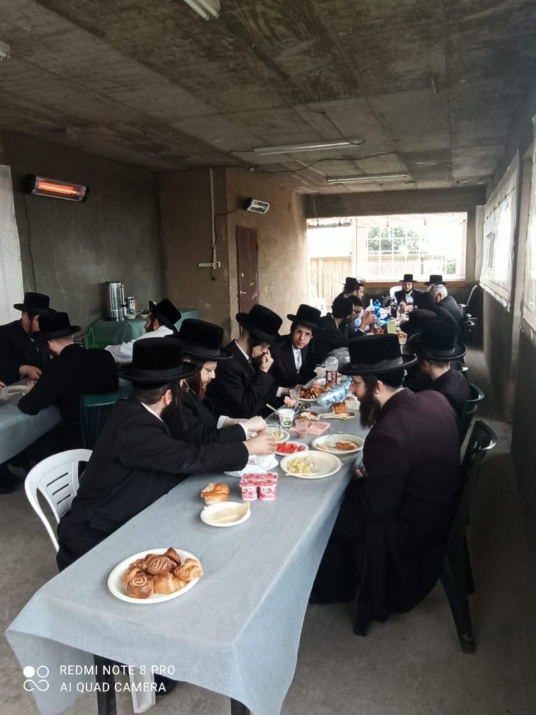 תיעוד: האדמו"ר הינוקא מלעלוב בסעודת הילולא תיעוד: האדמו"ר הינוקא מלעלוב בסעודת הילולא