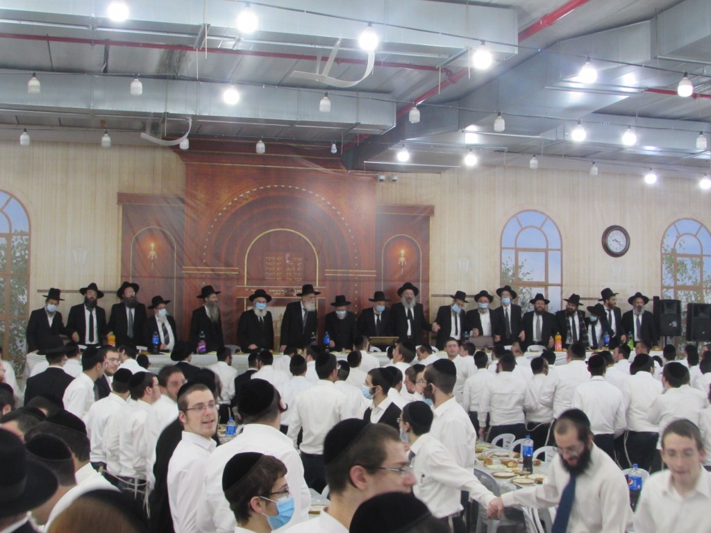 גלריה: מסיבת החנוכה בבית מדרש עליון