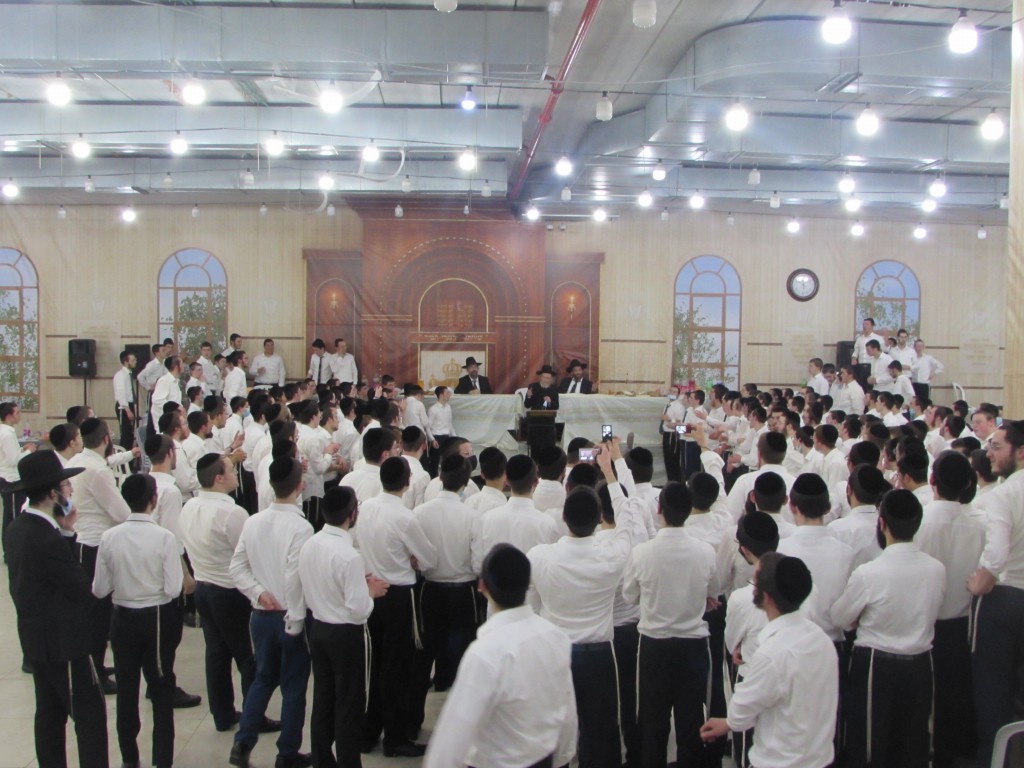 גלריה: מסיבת החנוכה בבית מדרש עליון