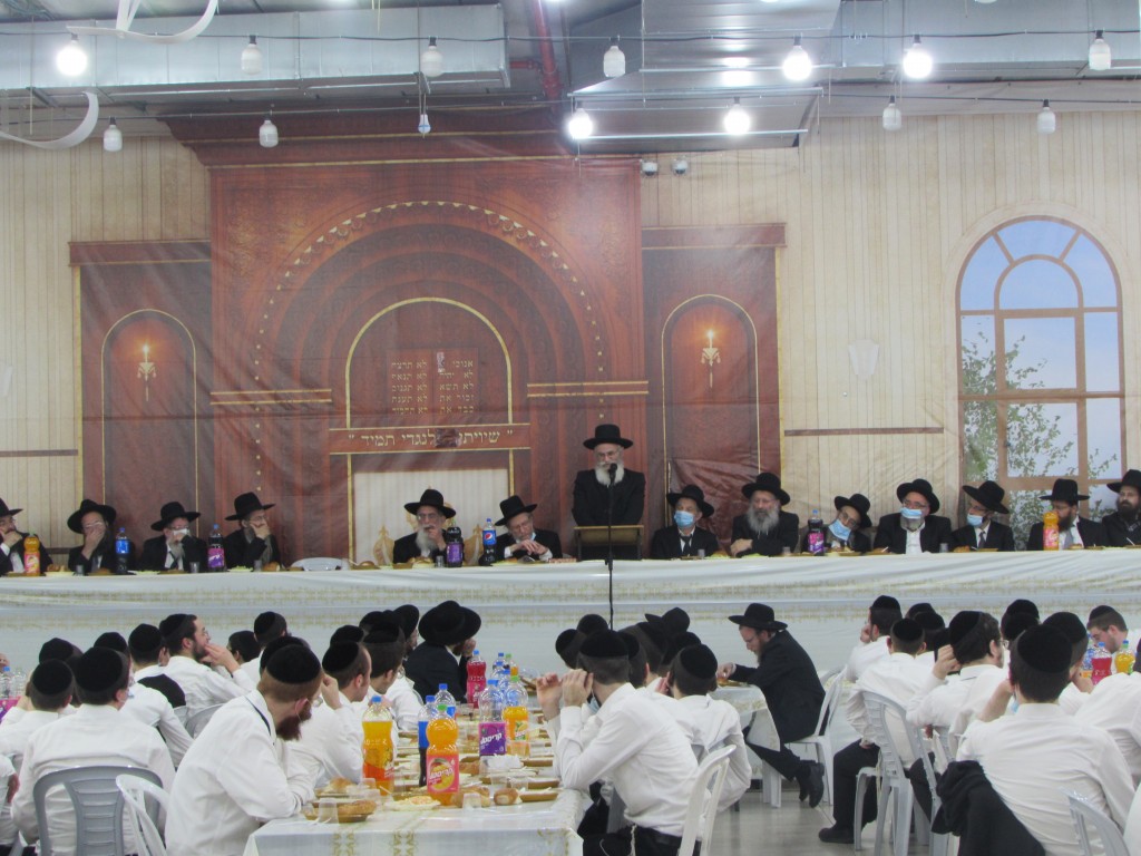 גלריה: מסיבת החנוכה בבית מדרש עליון