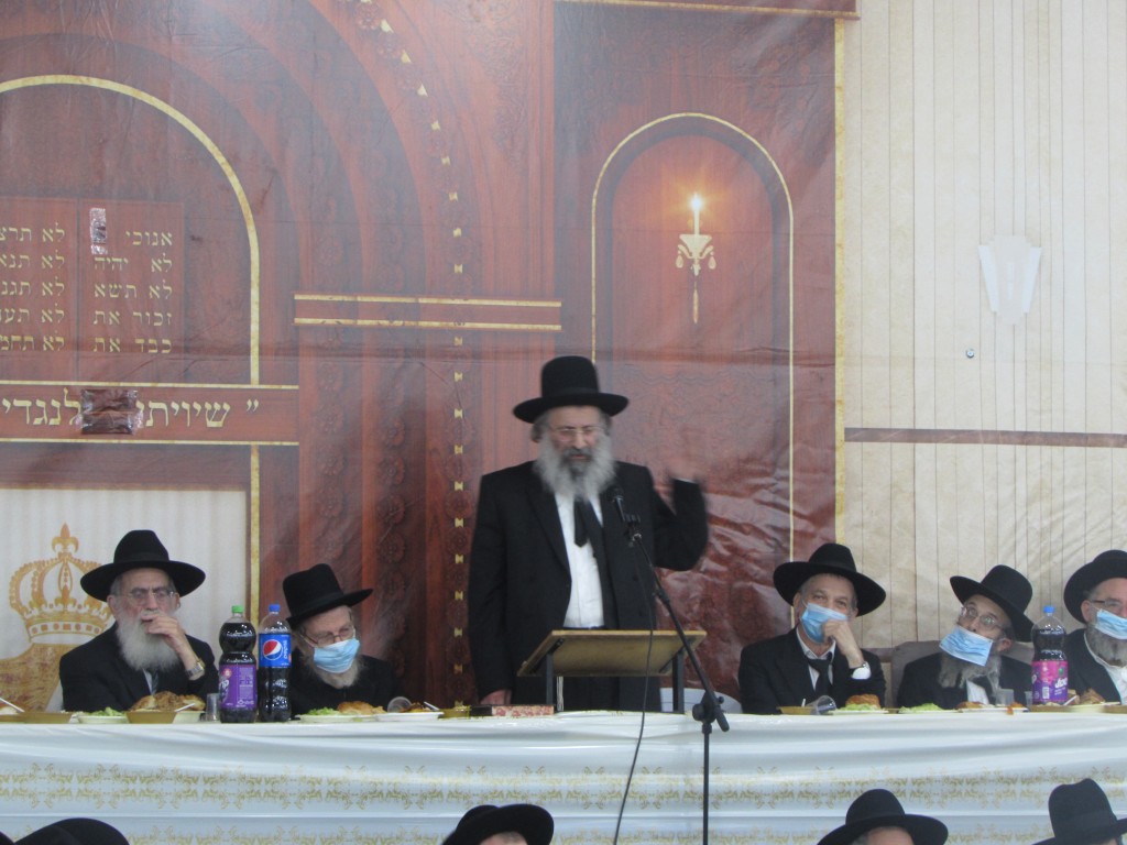 גלריה: מסיבת החנוכה בבית מדרש עליון