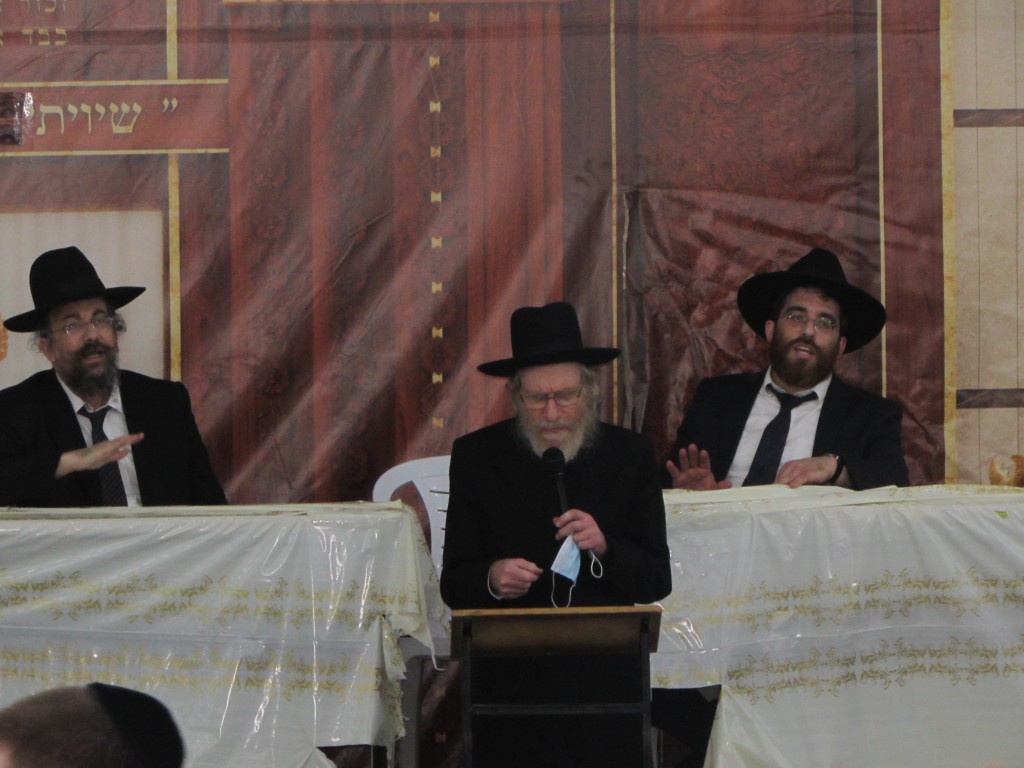 גלריה: מסיבת החנוכה בבית מדרש עליון