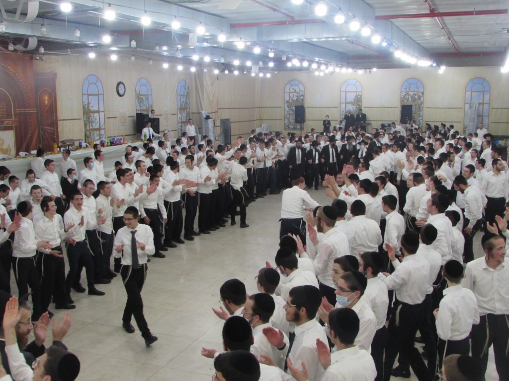 גלריה: מסיבת החנוכה בבית מדרש עליון