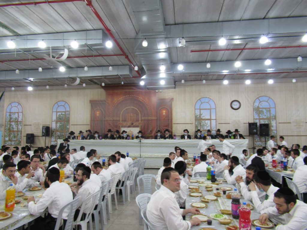 גלריה: מסיבת החנוכה בבית מדרש עליון