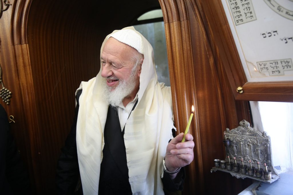 תיעוד: הדלקת הנרות בציון הרשב"י במירון