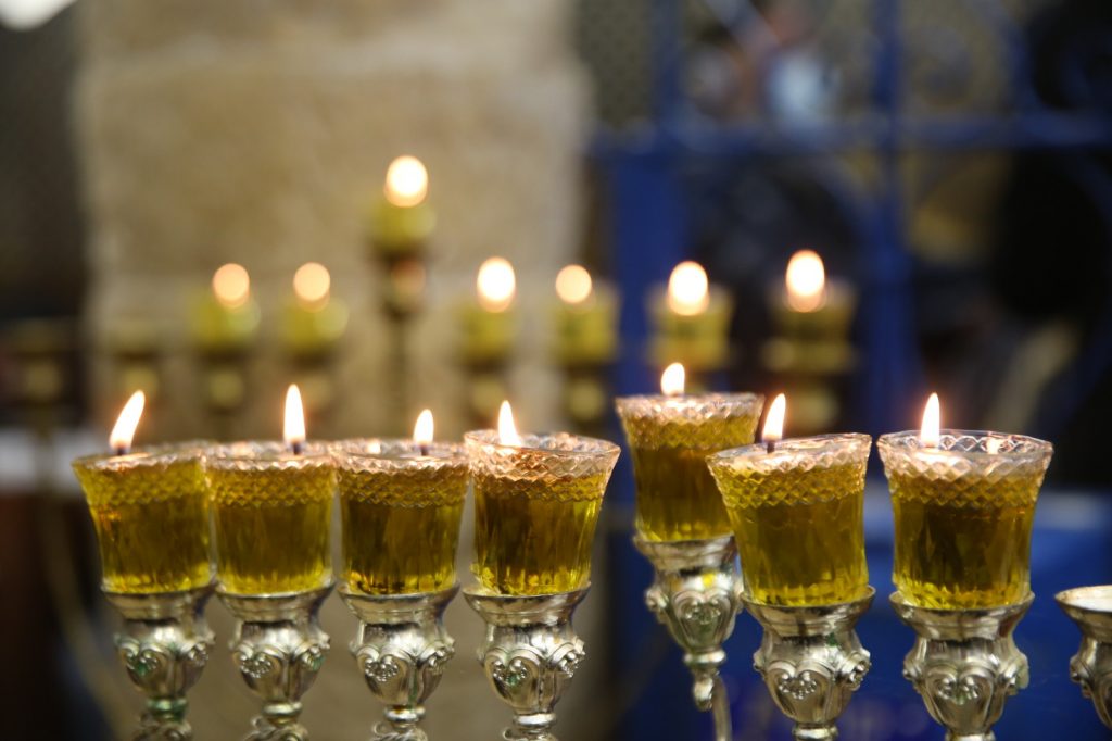 תיעוד: הדלקת הנרות בציון הרשב"י במירון