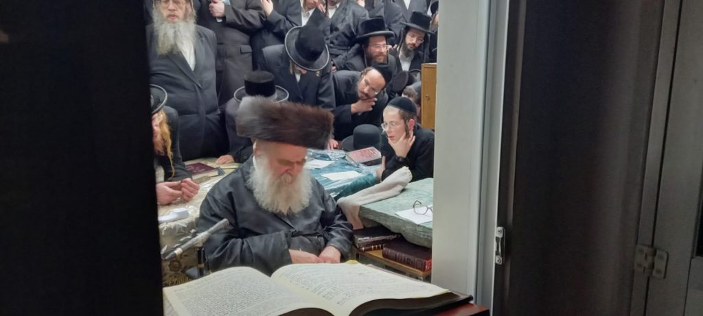 גלריה: גאב"ד מאקאווא בהדלקת נרות