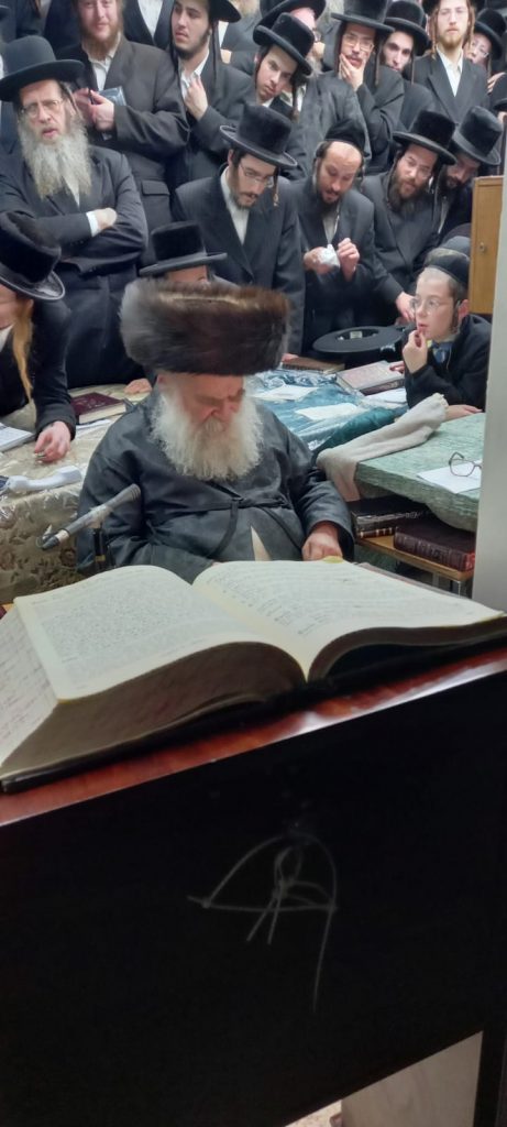 גלריה: גאב"ד מאקאווא בהדלקת נרות