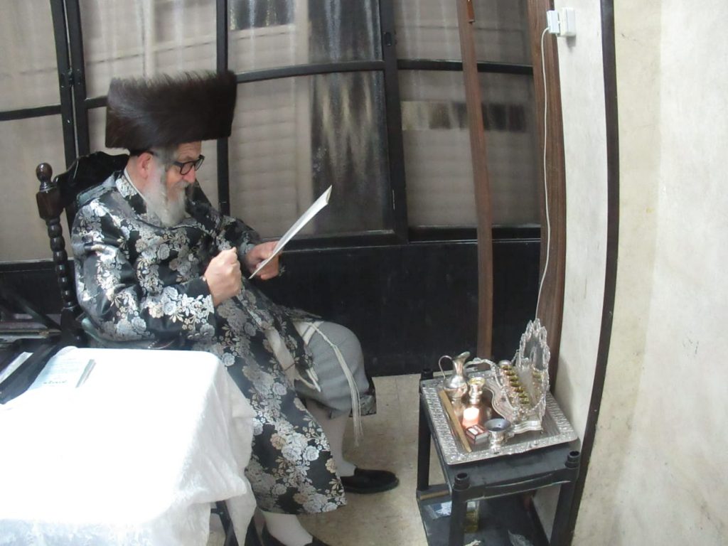 גלריה: האדמו"ר מטעמשוואר בהדלקת נרות