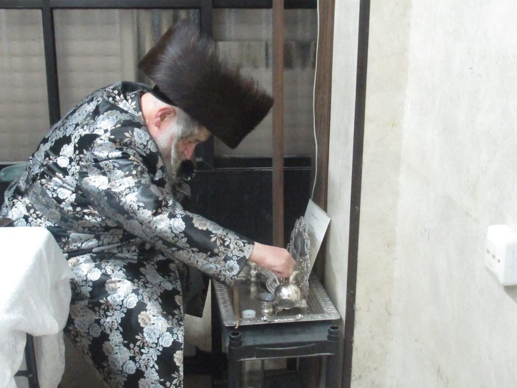 גלריה: האדמו"ר מטעמשוואר בהדלקת נרות