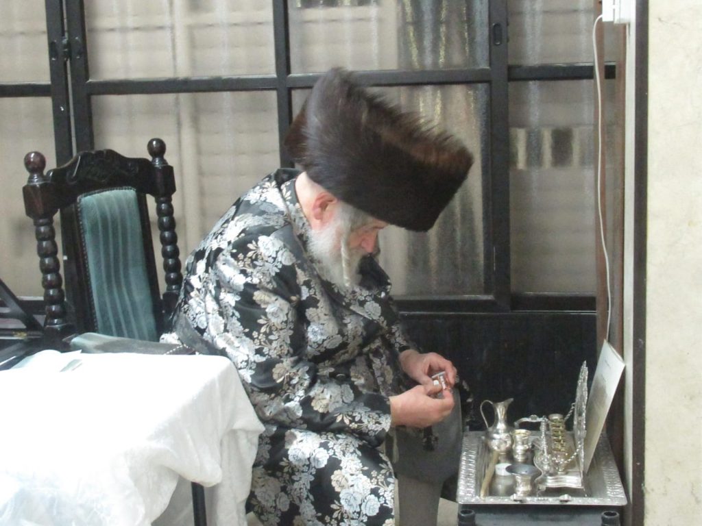 גלריה: האדמו"ר מטעמשוואר בהדלקת נרות