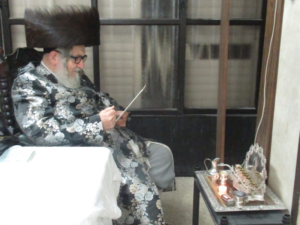 גלריה: האדמו"ר מטעמשוואר בהדלקת נרות