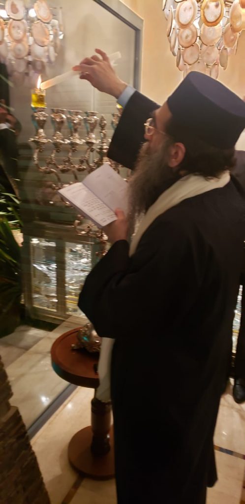 גלריה: האדמו"ר רבי יאשיהו פינטו בהדלקת נר חנוכה